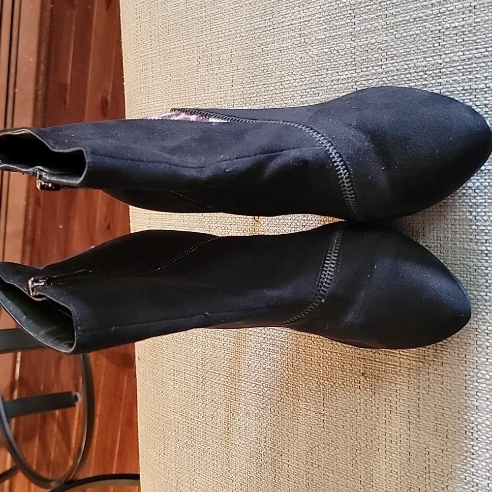 Black W/Leopard Print Low Heeled Boots - Size 6.5